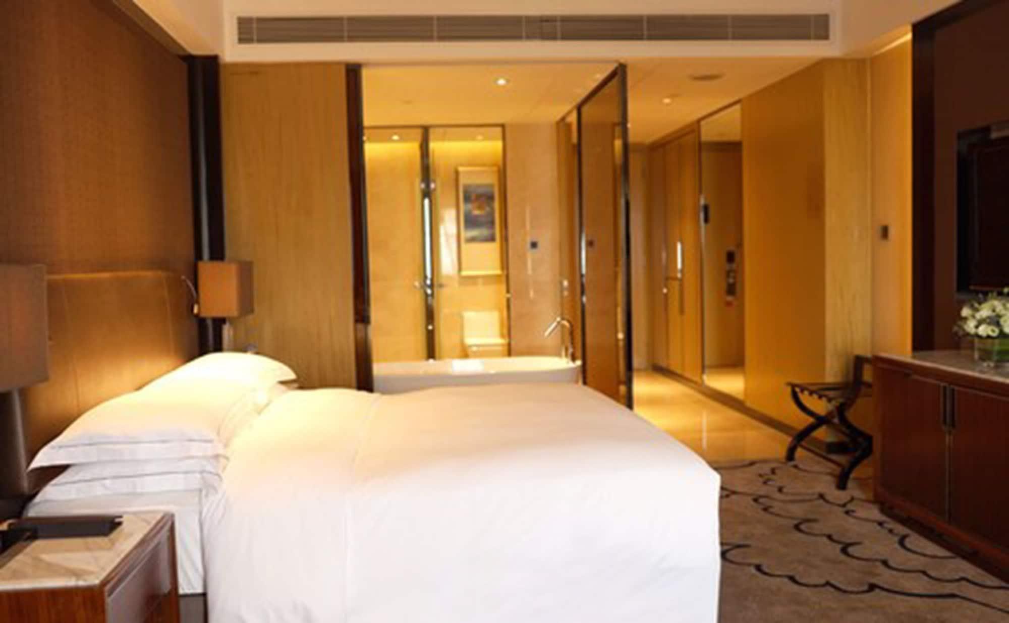 Hilton Zhongshan Downtown Екстериор снимка