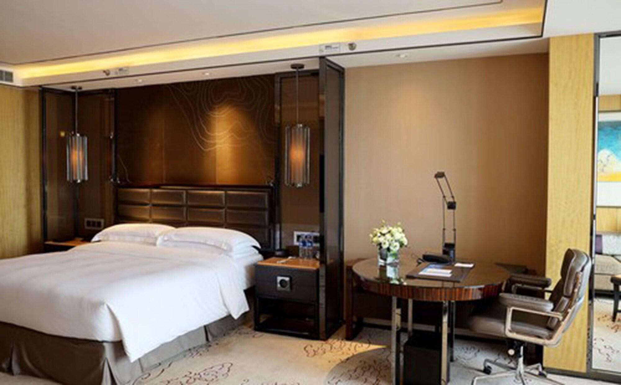 Hilton Zhongshan Downtown Екстериор снимка